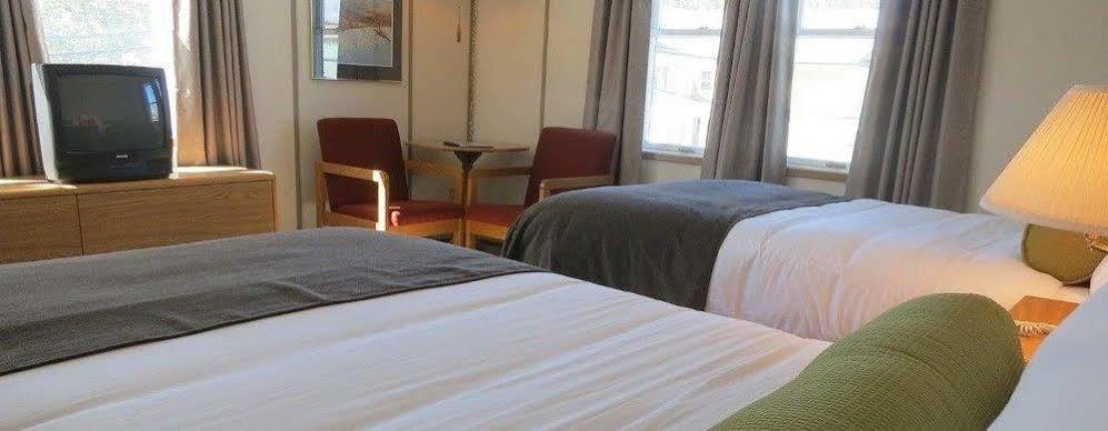 Triple J Hotel Доусон Экстерьер фото
